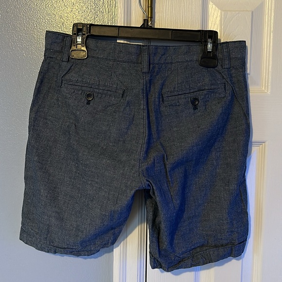 Banana Republic Men’s Shorts - Picture 2 of 4